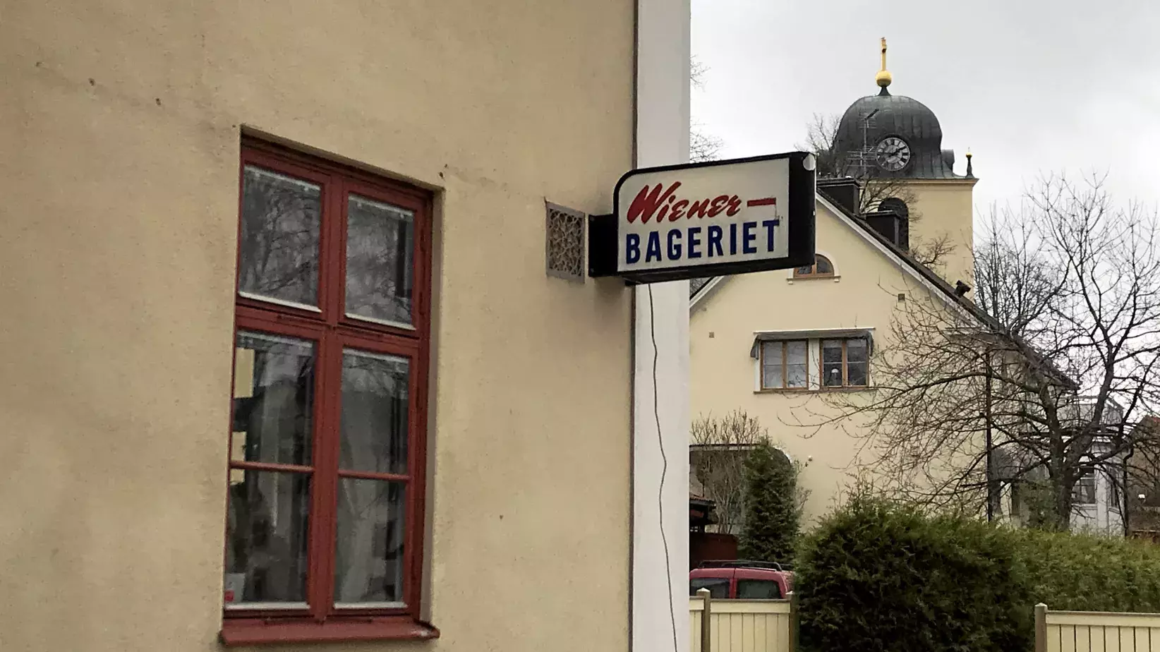 Kyrkan har valt företagsmodellen. När kunderna försvinner minskar intäkterna och man måste skaffa nya, menar debattören.